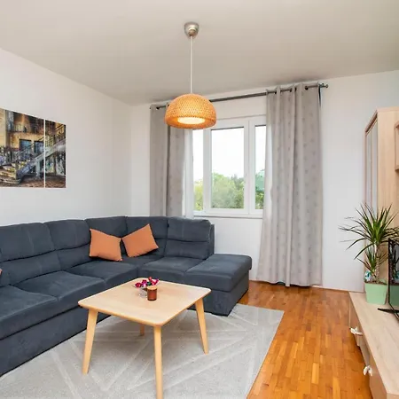 Downtown Apartment *